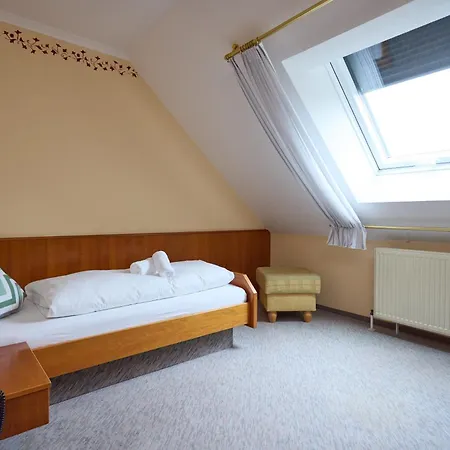 - Zum Loewen Hotel Schwabthal