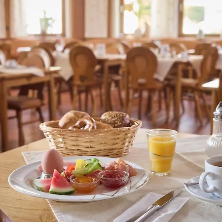 - Zum Loewen 3* Schwabthal