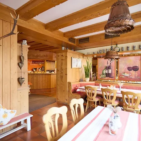 - Zum Loewen Hotel 3*
