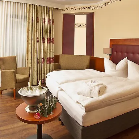 - Zum Loewen Hotel 3*
